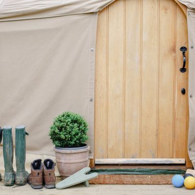 19430059_1453115931394452_656943468462982040_n-400x400 Glamping Gear Care: Keep Your Luxury Camping Setup in Top Shape